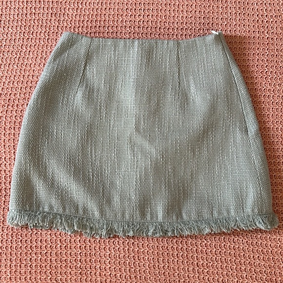 💚 Two piece jacket and skirt.  Woven basket weave, very light green. - Picture 3 of 3